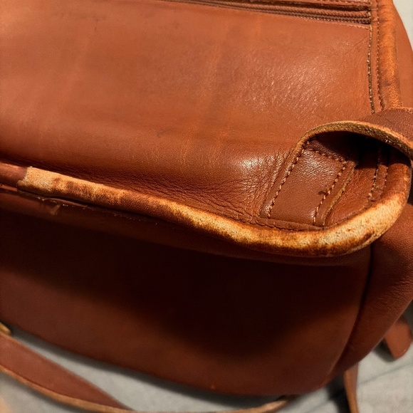 Well loved medium vintage Coach daypack turn lock in tan - Picture 10 of 10